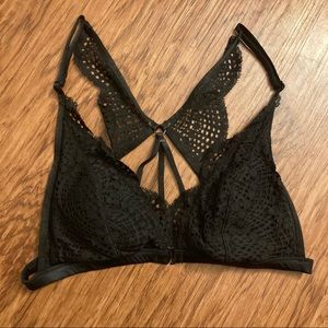 LIKE NEW Victoria’s Secret Lace Back Bralette